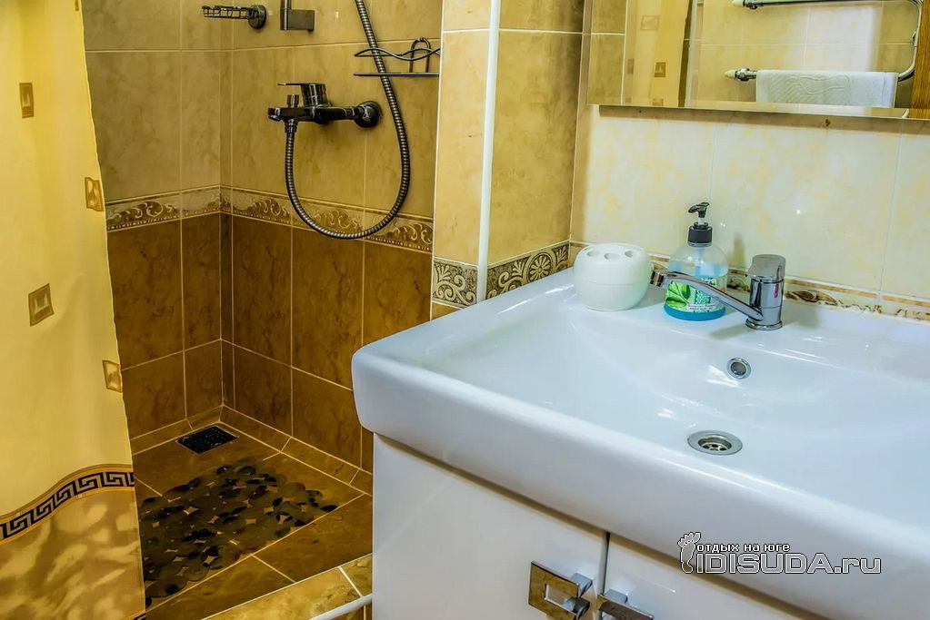 ����������